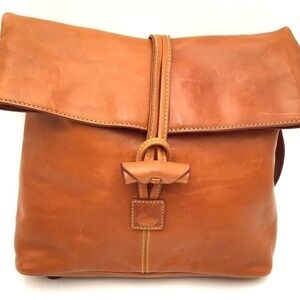 EUC  Dooney & Bourke Florentine Toggle Crossbody COA included